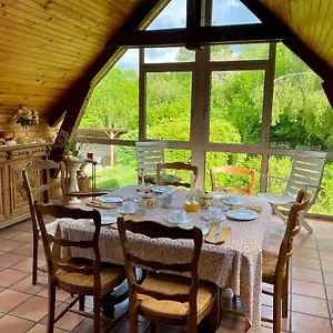 Séjour chez l'habitant De Famille L.f.m.a.l., Giat